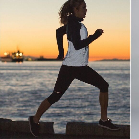 Lululemon Stash It Crop Mesh Panel reflective pocket leggings size 4 - Picture 1 of 11